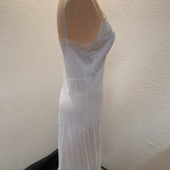 Vintage Pembroke lace trim off white slip size 34R great condition - Picture 2 of 8